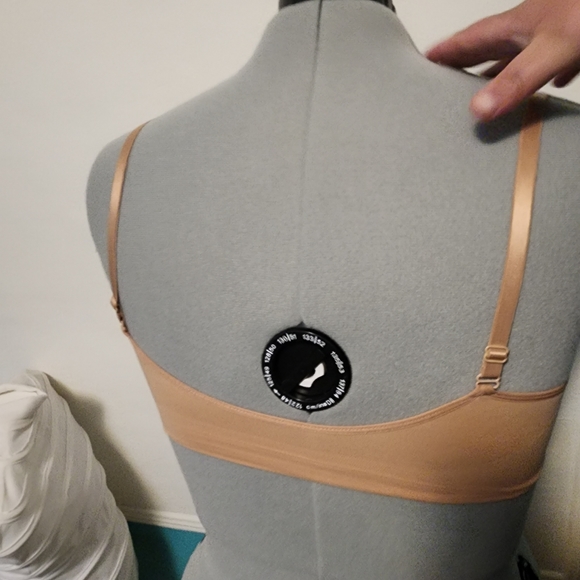 SKIMS sculpting nude bralette - Picture 2 of 3